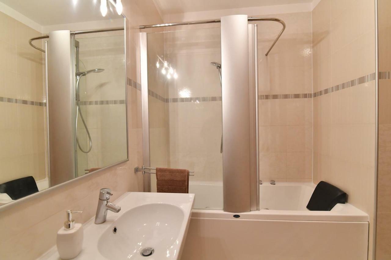 City Penthouse Vita Pula Ngoại thất bức ảnh